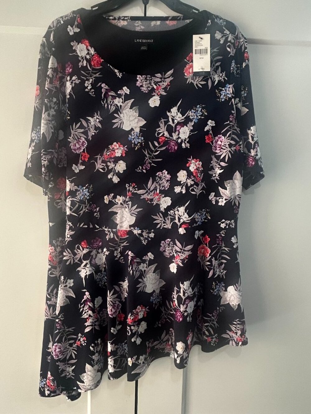 Lane Bryant Floral Asymmetrical Hem Top 14/16 NWT